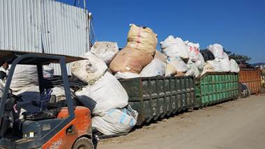 �y�z: \\castcofile\p\Inspection\Indoor Air Quality\Report\2017\CEDD Kai Tak ET KLN-2016-09\Weekly site inspection\Weekly report\2018.03.09\item for KTD\Skips should be properly covered to avoid dust nuisance.jpg